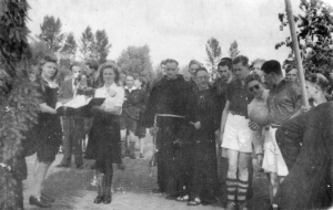F5321 Ratti 1945 opening voetbalveld